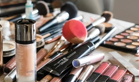 Kosmetik vasitələrin dəhşətli fəsadları üzə çıxdı: Mütəxəssisdən xəbərdarlıq