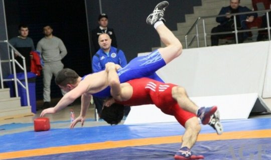 İki güləşçimiz Avropa çempionatında finala yüksəldi