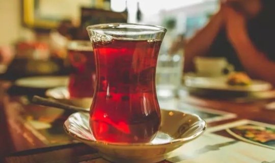 Yeməkdən sonra çay içmək zərərlidir?
