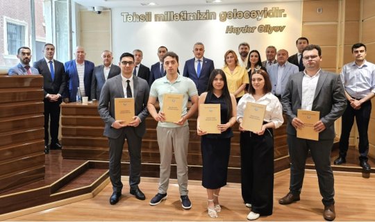 Vəkillər Kollegiyası rəhbərinin sədrliyi ilə Bakı Dövlət Universitetində magistrantların dissertasiyası müdafiə olunub