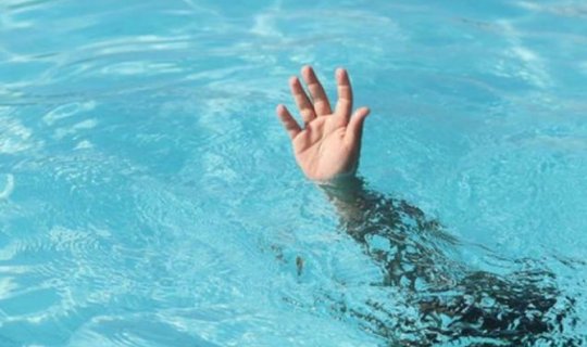Qəbələyə ailəsi ilə istirahətə gedən uşaq hovuzda boğularaq ölüb
