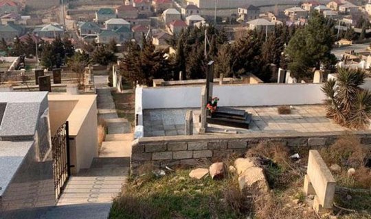 50 minə qəbir yeri satan şöbə müdiri həbs edilibmiş - Hökm oxundu