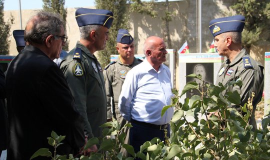 Şəhid hərbi pilot Rəşad Atakişiyevin məzarı ziyarət olunub - FOTOLAR