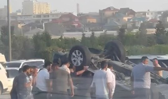 Bakıda avtomobil AŞDI: Tıxac YARANDI