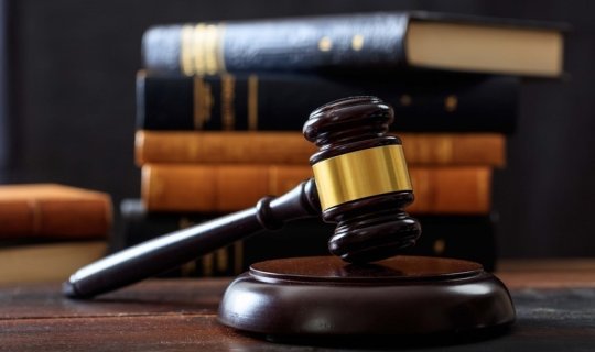 Məhkəməsində rəisin əhvalı pisləşdi, proses təxirə salındı