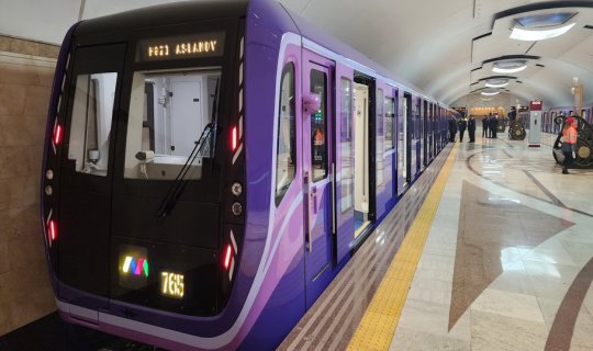 Bakıda qadın metroda uşaq dünyaya gətirdi