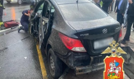 Azərbaycanlı gənc dayanacaqda maşınla insanları əzdi
