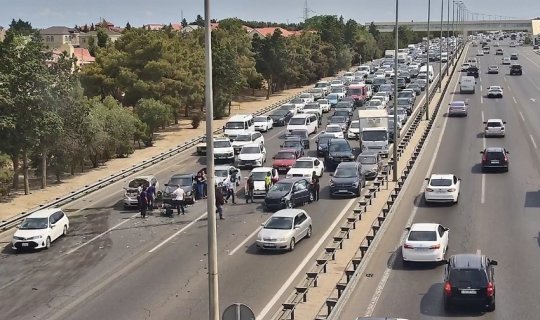 Bakıda zəncirvari qəza - ölən var