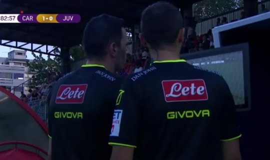 İtaliyada baş məşqçi öz futbolçusuna qırmızı vərəqə verilməsini tələb etdi - VİDEO