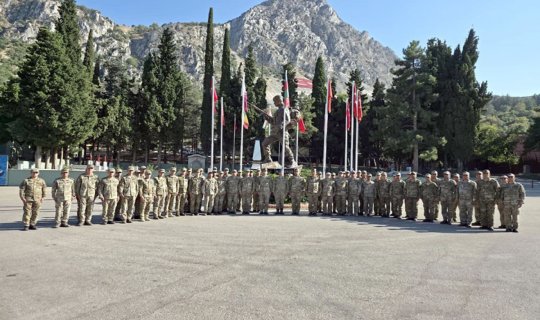 Əlahiddə Ümumqoşun Ordunun hərbçiləri Türkiyədə komando kursunda iştirak edir