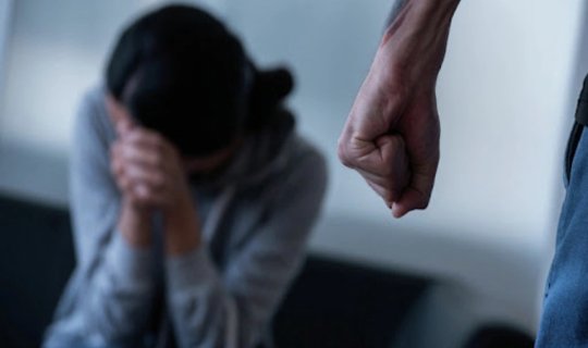 Bakıda kişi bank kartına görə arvadını döydü
