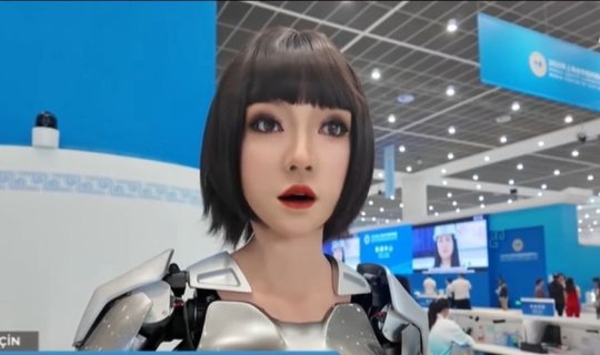 Azərbaycan teleməkanında bir ilk: AzTV süni intellektli robotdan müsahibə aldı &ndash; VİDEO