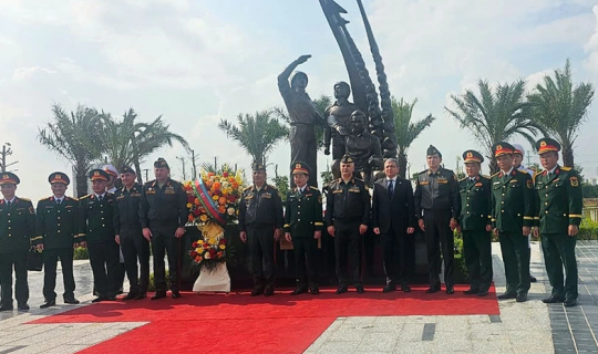 Azərbaycan müdafiə naziri Vyetnamda rəsmi səfərdədir