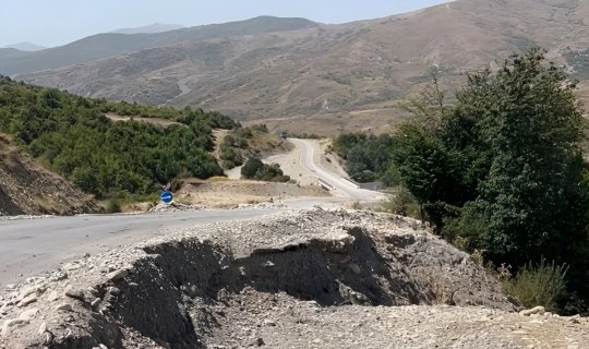 Dəmirçi-Lahıc avtomobil yolu ÇÖKDÜ - Sürüşmə hər gün daha da ARTIR - VİDEO