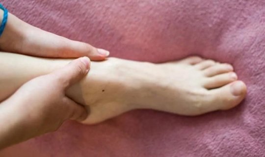 Ürək çatışmazlığının az bilinən əlaməti: Ayaq biləklərində görünür