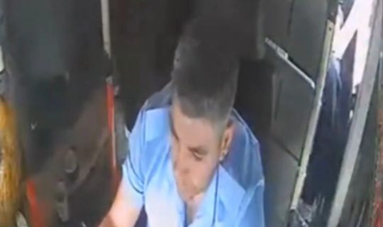 Avtobus sürücüsünün çevikliyi sərnişinləri xilas etdi - VİDEO