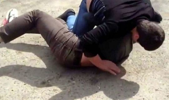 Gəncədə gənc oğlanı döyüb yol kənarına atdılar