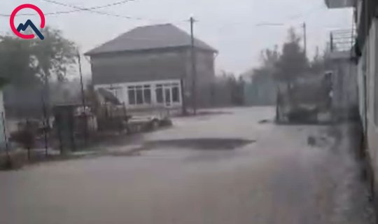 Sel suları Astarada kəndlərin yolunu yudu