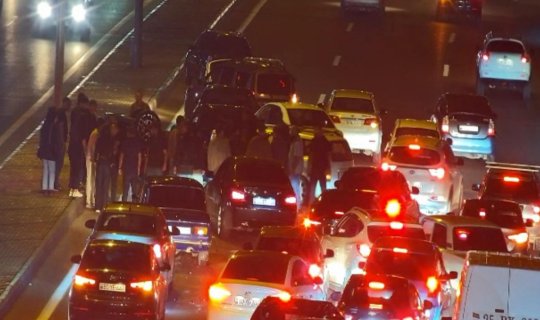 Olimpiya Stadionunun yaxınlığında yol qəzası olub, sıxlıq yaranıb