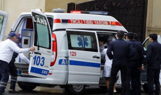 23 yaşlı oğlan xəstəxanaya aparılarkən öldü