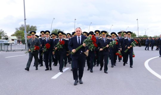 Dövlət və hökumət rəsmiləri Zəfər parkında olublar - Yenilənib