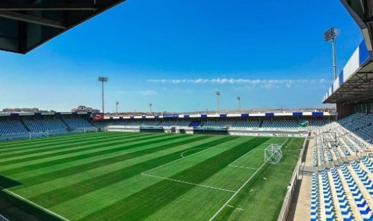 Azərbaycan liqasında kuryoz hadisə: Stadionda işıqlar söndü, oyun dayandı - FOTO