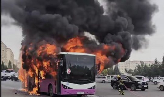 Sumqayıtda yanan avtobus söndürüldü&nbsp;- VİDEO - Yenilənib
