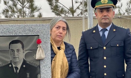 Polkovnik Cəlal Qurbanov həlak olan qəhrəmanlara mahnı həsr etdi: "Oğlum qəhrəmandır!" - VİDEO