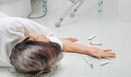 Sumqayıtda yataqxanada faciə: hamamda yıxılıb öldü