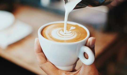 Qəhvənin faydası və zərəri: neçə fincan içmək olar?