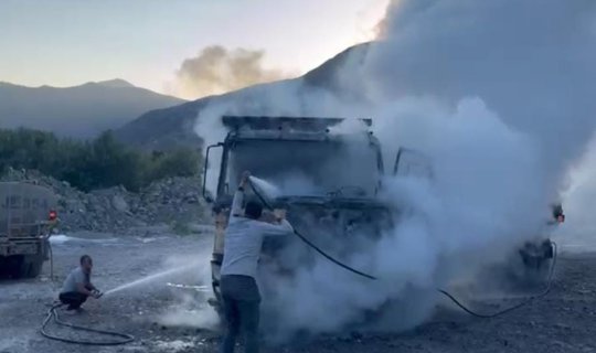 Zəngilanda yük maşını alışıb yandı - Video