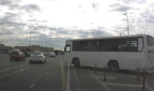 Avtobus sürücüsü sərnişinlərin həyatını təhlükəyə atdı - VİDEO