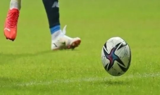 Futbolçu oyun zamanı öldü