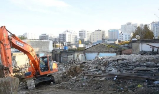 Bakının mərkəzində bu binalar plana düşdü: söküntüsünə başlanılır