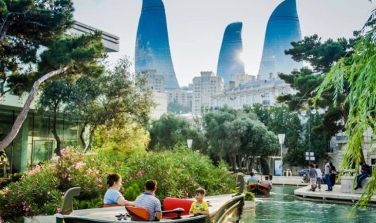 Azərbaycana yay mövsümündə gələn turistlərin sayı niyə azalıb? - AÇIQLAMA