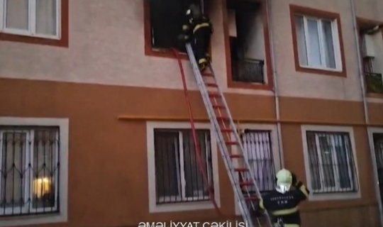 Xırdalanda çoxmərtəbəli yaşayış binasında yanğın: 15 nəfər sakin təxliyə olunub