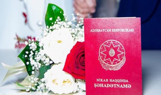 1008 nəfər boşandığı adamla yenidən evləndi