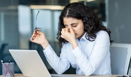 Karyerada 45 yaş baryeri: ChatGPT təcrübəli işçiləri silir?
