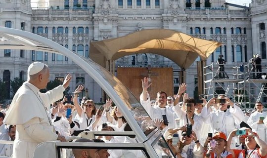 İspaniyada dini ayinə bir milyondan çox insan qatıldı