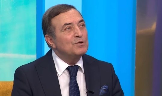 "Mənimlə bir dəfə şəkil çəkdirib, deyir ki, ustadımdır"