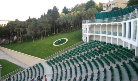 İki teatr Mədəniyyət Nazirliyinin tabeliyinə verildi