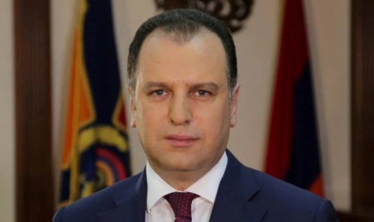 Ermənistanın keçmiş müdafiə naziri axtarışa verildi