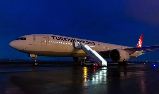 Türkiyədə təyyarə radar dirəyinə çırpılıb