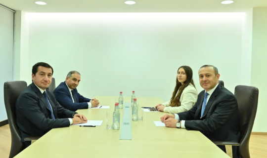 Hikmət Hacıyev Ermənistanda Armen Qriqoryan ilə görüş keçirdi