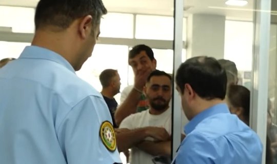 Kliniki Tibbi Mərkəzdə insident: Uşağın müayinəsi zamanı həkimlər mübahisə etdilər - VİDEO