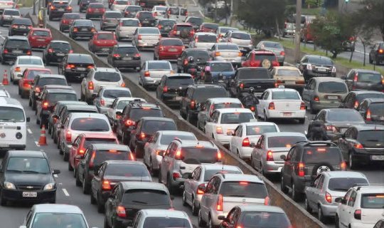 İş saatlarının dəyişdirilməsi Bakıda tıxacı azaldacaq?