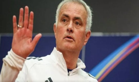 Mourinyonun ilk TRANSFERİ: çepion müdafiəçi ilə müqavilə imzalandı