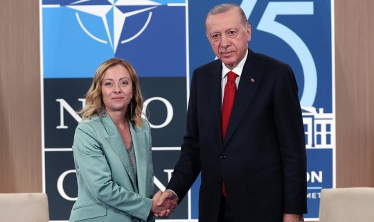 Meloni Ərdoğanın sözünü yerə salmadı - Siqareti tərgitdi