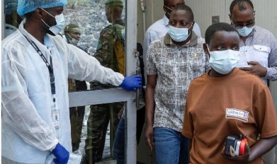 BMT həyəcan təbili çalır: Ebola xəstələri xəstəxanalardan qaçırlar