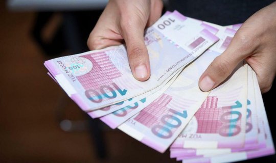 Azərbaycanda bu şəxslər iki min manatdan çox MAAŞ ALIR